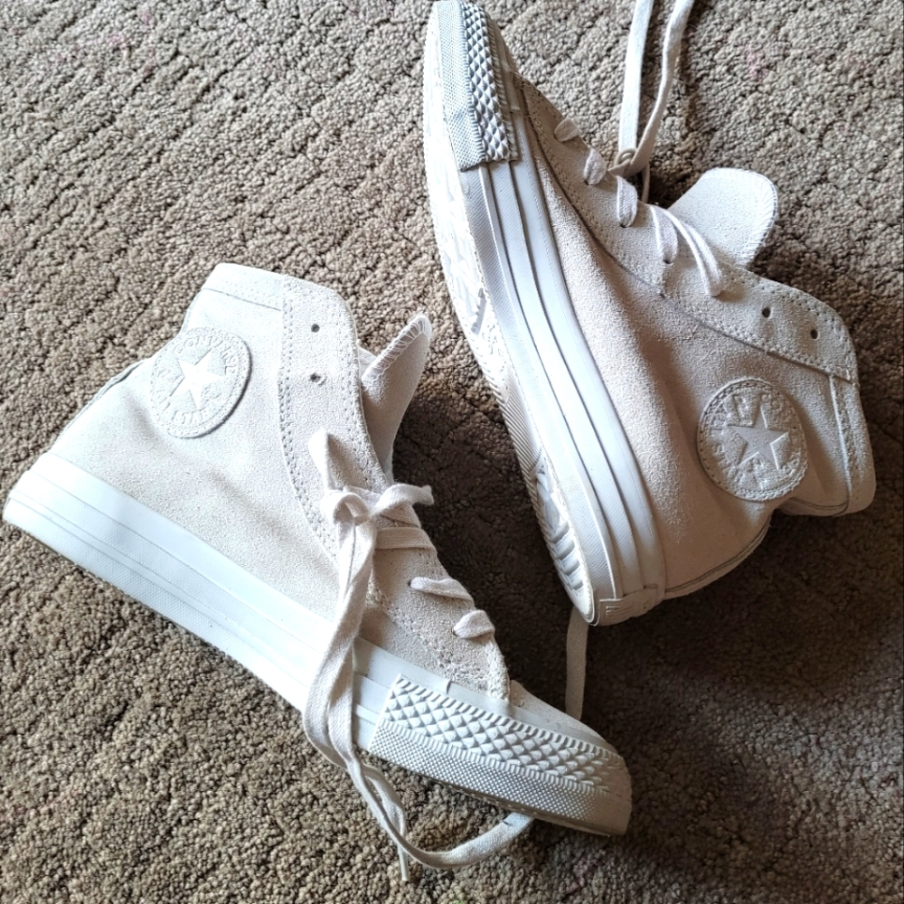 Converse shoes size 7